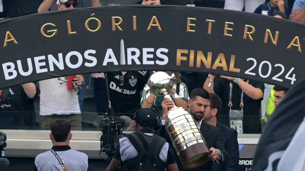 Djokovic presentó el trofeo de la Copa Libertadores