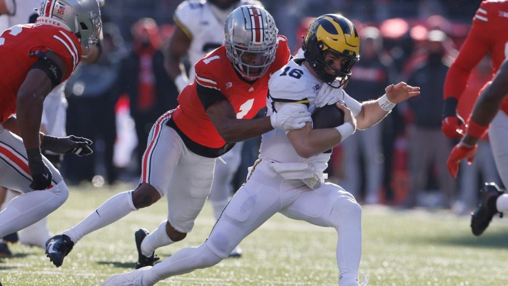 Michigan vs Ohio State termina en caos por provocaciones