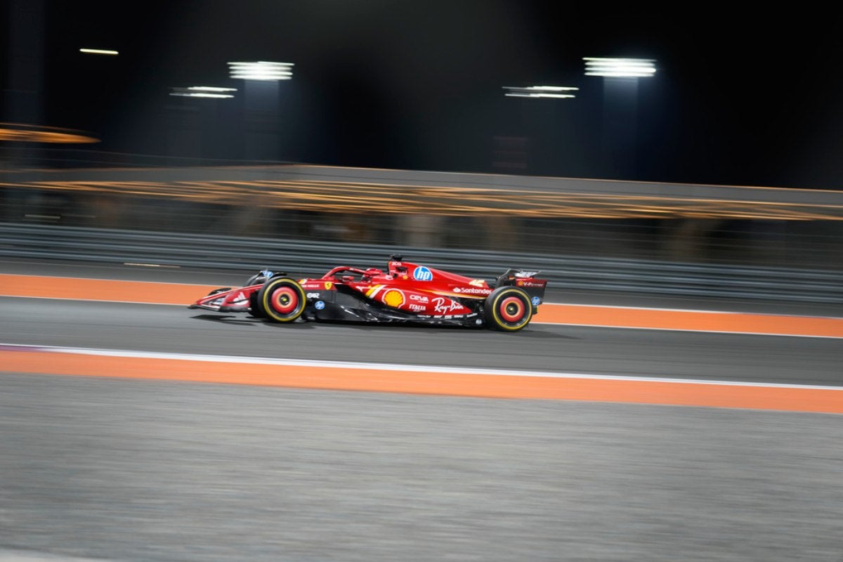 Charles Leclerc salió bien librado en la caótica carrera