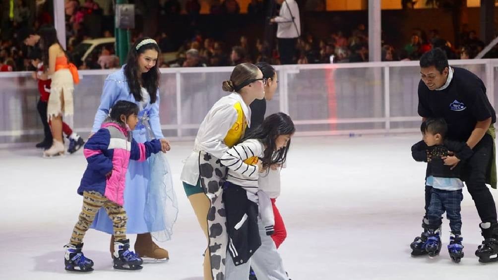 La pista de hielo es completamente gratis para quien quiera usarla. 