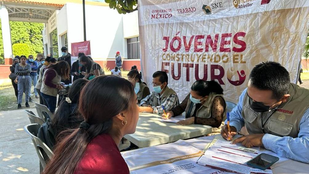 Además de un apoyo de más de 7 mil 500 pesos mensuales, también se les da seguro social. 