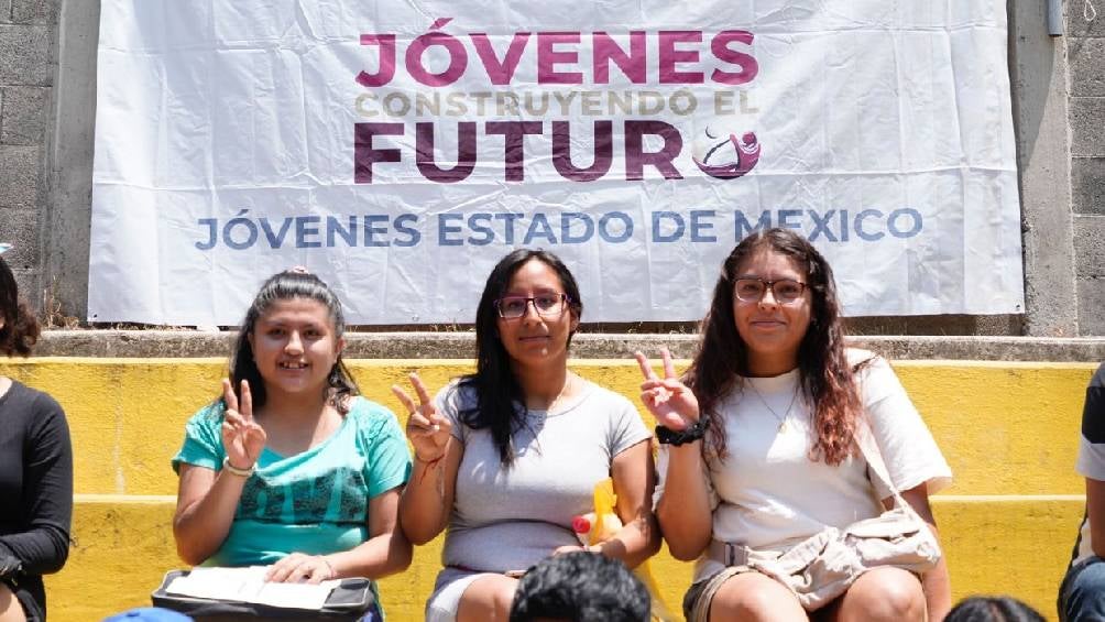 Jóvenes Construyendo el Futuro apoya a jóvenes de entre 18 a 29 años. 