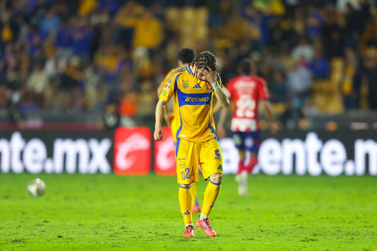 Marcelo Flores lamentando la eliminación felina