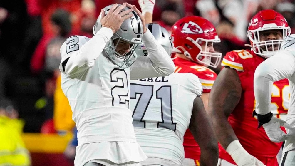 Raiders eliminado con récor de 2-10