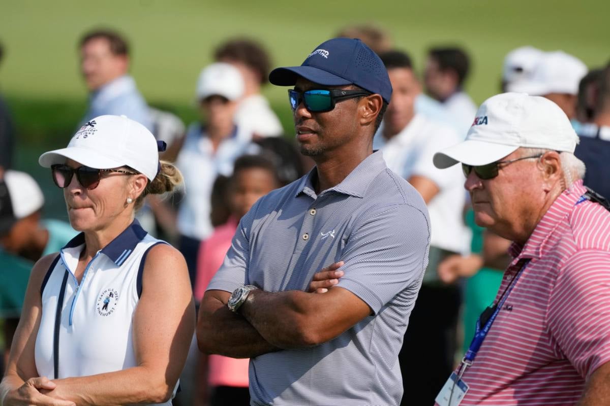 Woods no está en el torneo por dolor de espalda