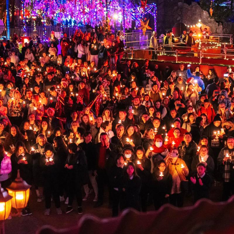 Las posadas en México son para recordar el nacimiento del niño Jesús.