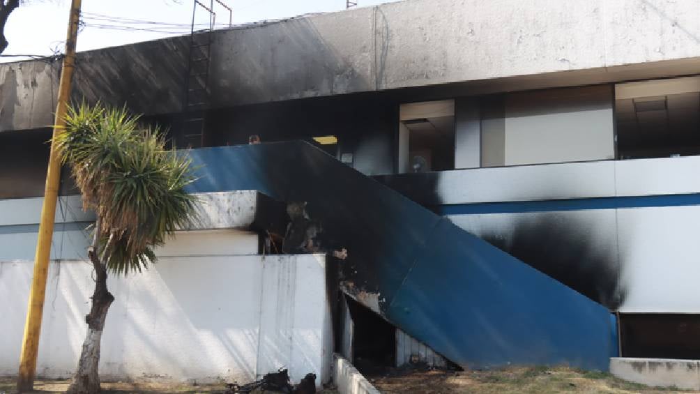 El incendio comenzó en la zona de archivo de la Coordinación Territorial 4, según los primeros reportes.