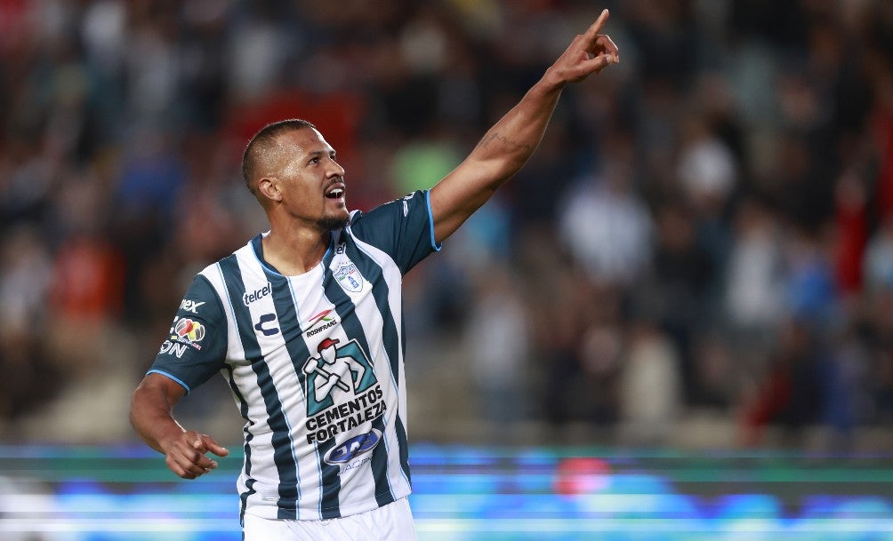 Salomón Rondón es figura del Pachuca