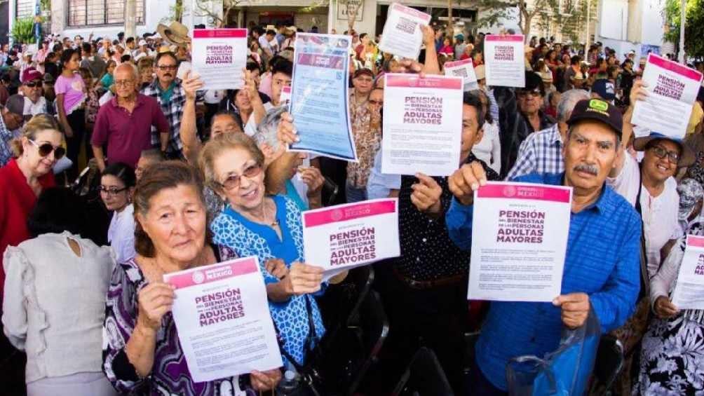 Las personas de 65 años y más actualmente reciben 6 mil pesos bimestrales. 