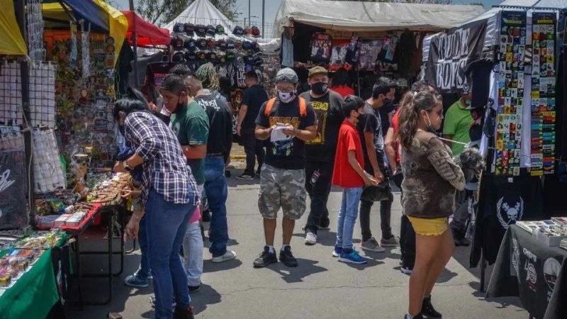 En este tianguis encontrarás merch de todos los conciertos pasados