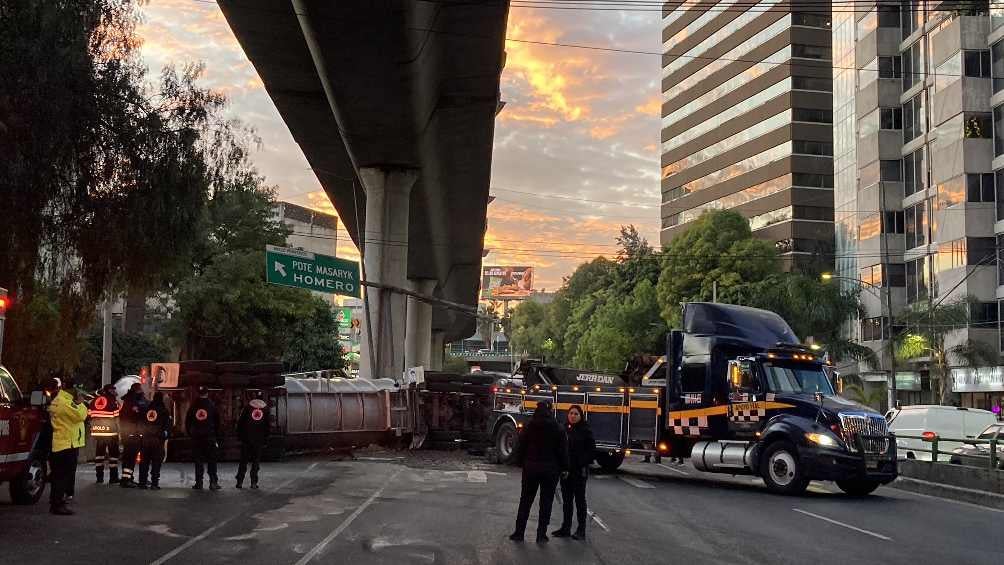 Tráfico CDMX: Por volcadura de pipa el Periférico estuvo cerrado por más de 4 horas