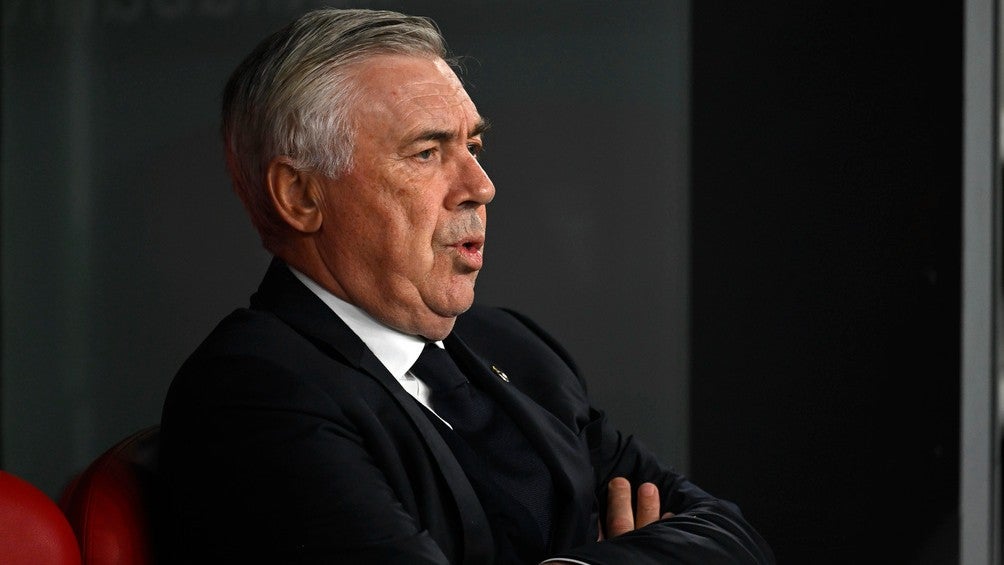 Carlos Ancelotti dirigiendo 