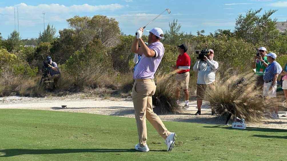 Scheffler despertó en el segundo día del Hero World Challenge