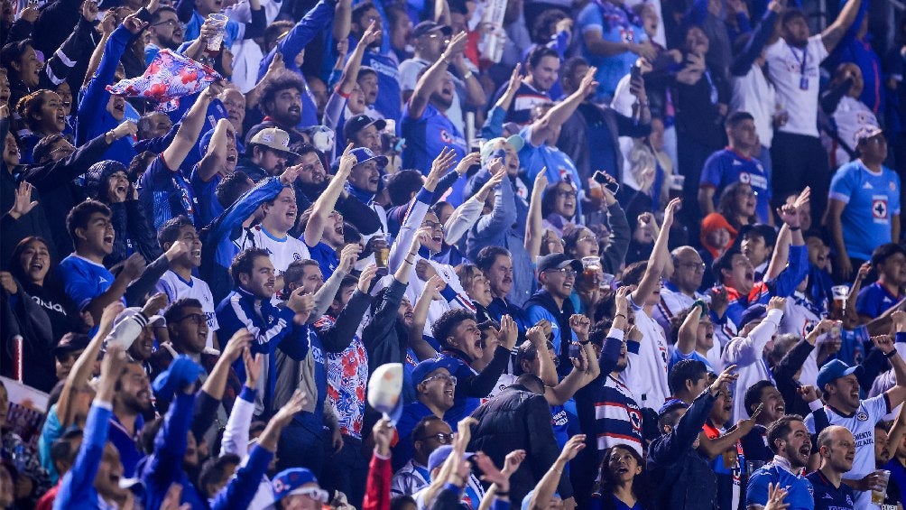 Afición de Cruz Azul se burla del América