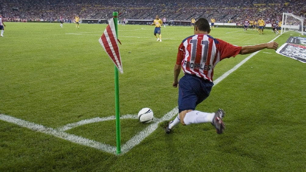 Ramón Morales reaparece con gol de chilena 