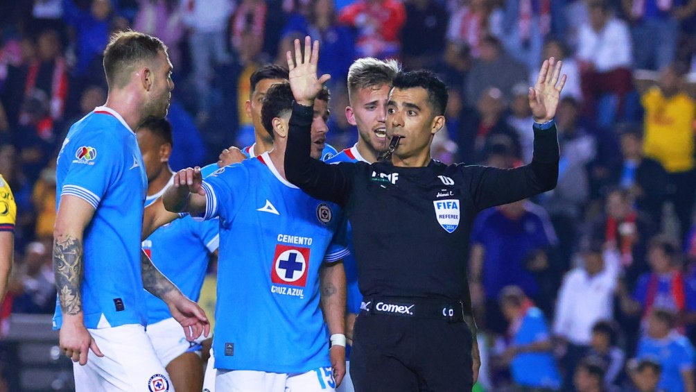 ¿Penal? América y la jugada polémica que no se marcó a favor de Cruz Azul