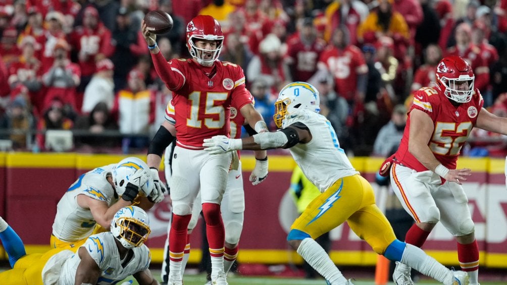 Mahomes comanda otra victoria de Kansas City