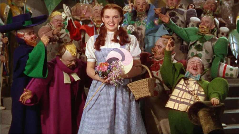 Subastan en 28 mdd zapatillas utilizadas por Judy Garland en ‘El Mago de Oz’