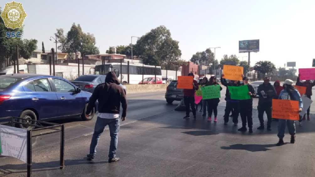 Tráfico CDMX: Manifestantes cierran carriles centrales de Circuito Interior 