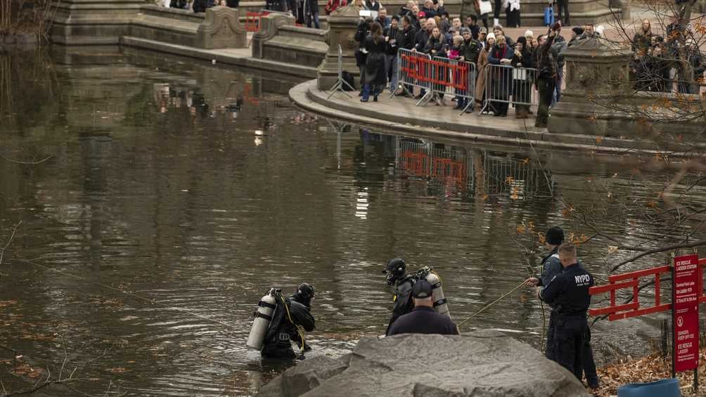 La policía de NY ha buscado en Central Park algunas pertenencias del sospechoso. 