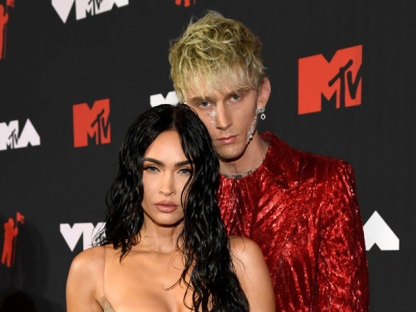 Megan Fox junto a su novio, el rapero MGK