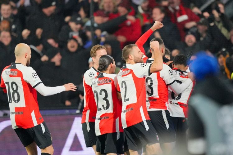 Feyenoord venció 4-2 al Sparta Praga