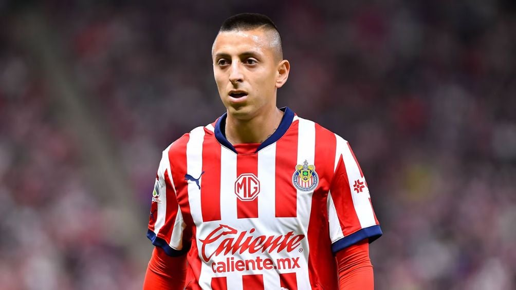 Roberto Alvarado con las Chivas