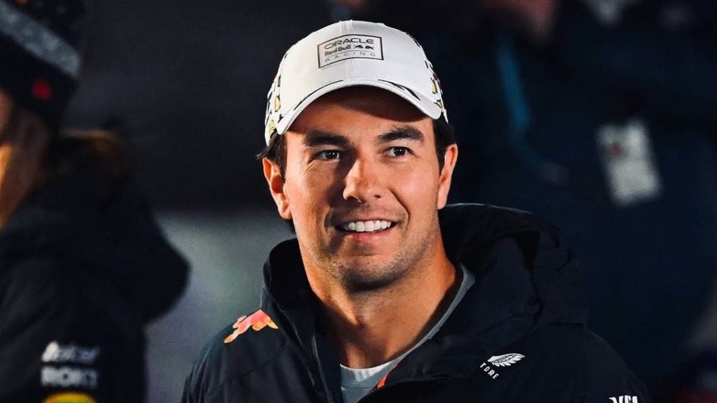 Checo Pérez recibe premio de Acción del Año de la Fórmula 1