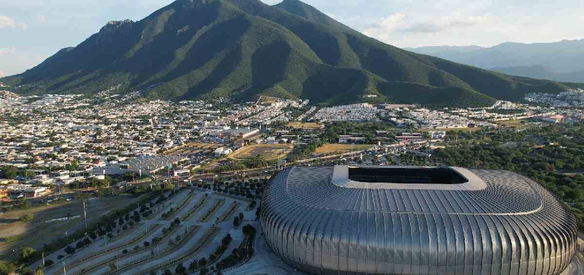 El 'Gigante de Acero' recibe la bendición de Dios 