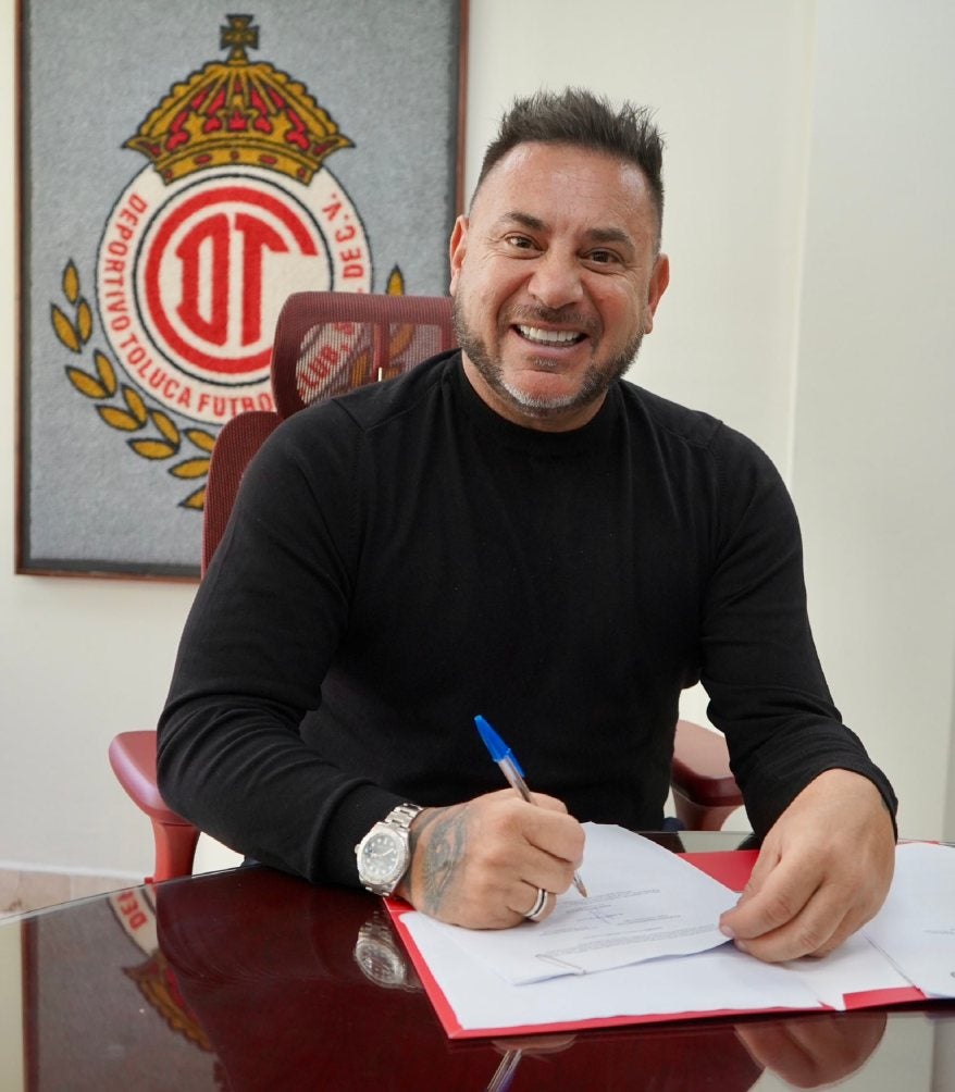 Mohamed firma su contrato con Toluca