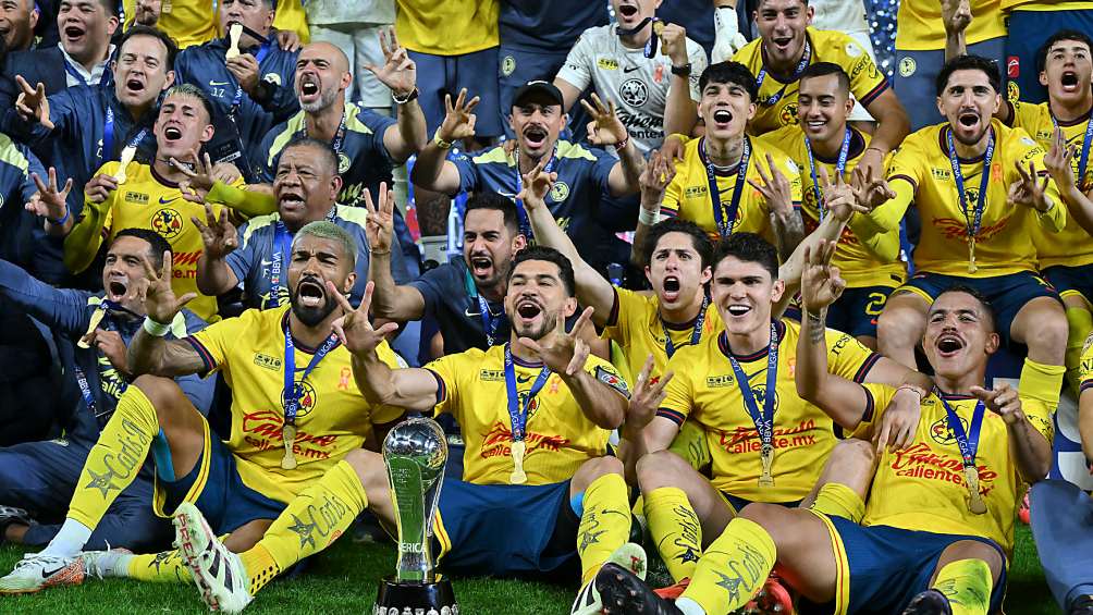 América celebrando el Tricampeonato