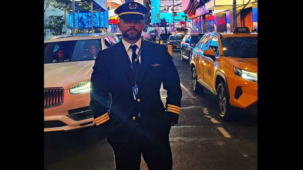 Adrián Dalera también era piloto aviador de Aeroméxico. 