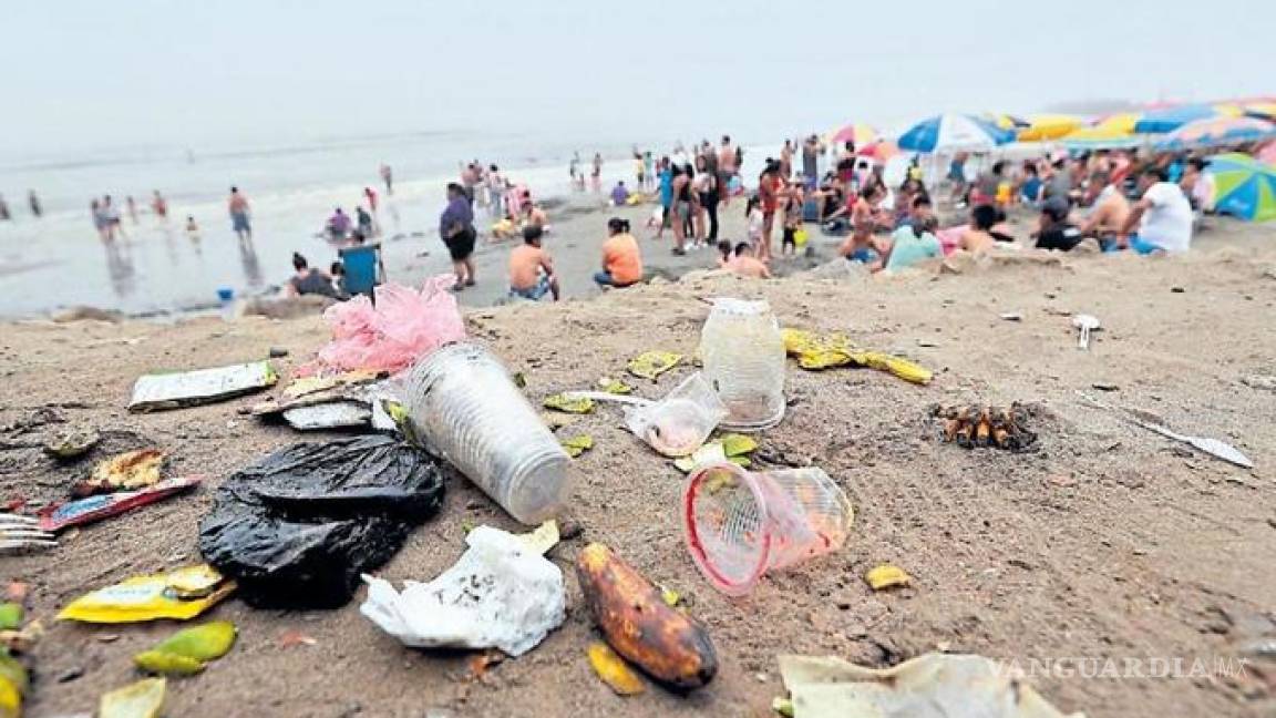 Las playas son lugares que mayormente quedan contaminadas por basura y residuos