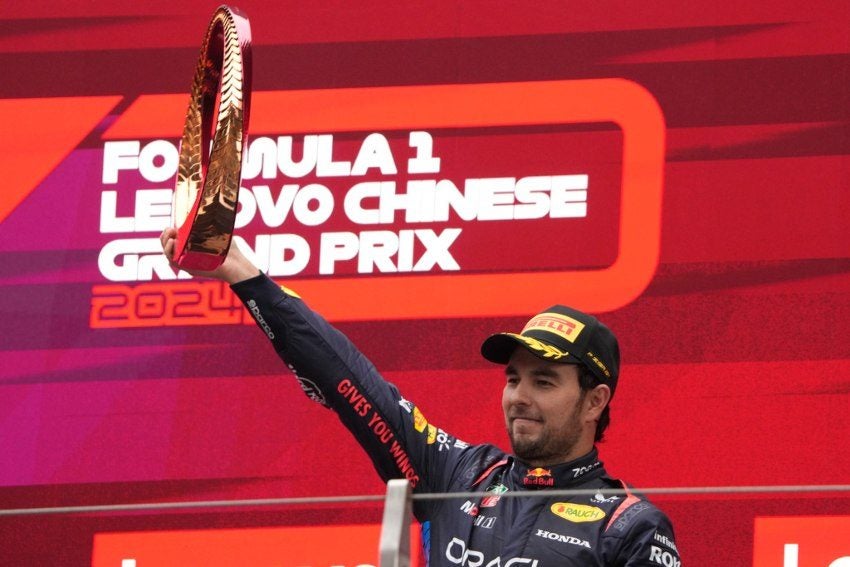 Pérez en el podio del Gran Premio de China