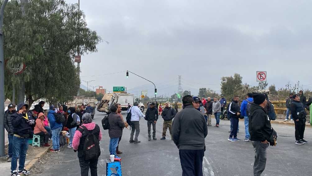 Las manifestantes son trabajadores del Gobierno Municipal que exigen pago de sueldos. 