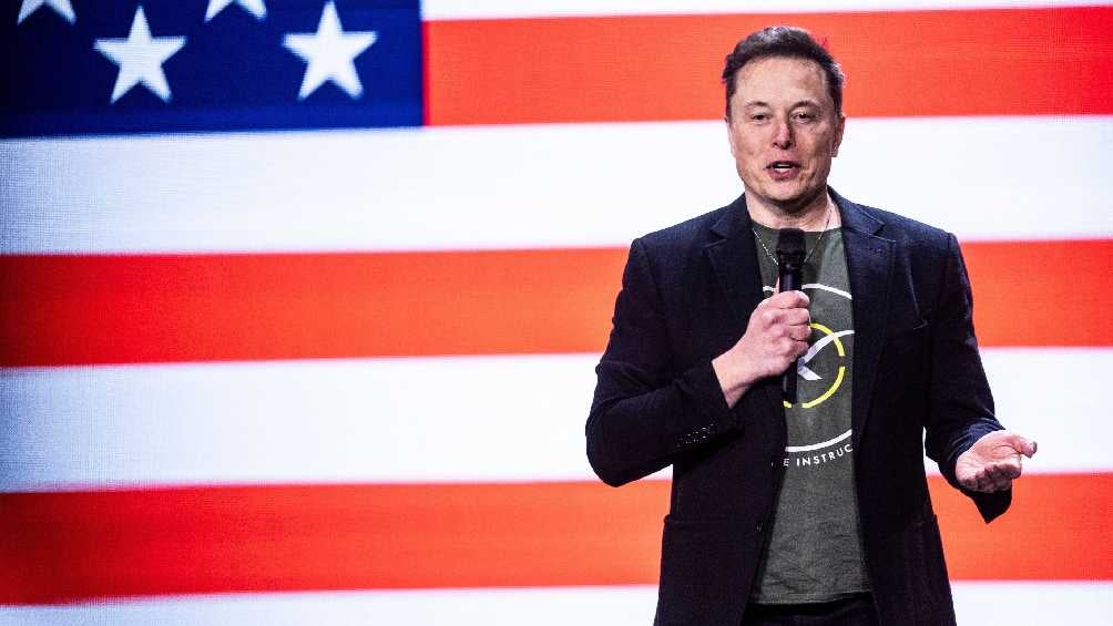 En 2022 Elon Musk compró la red sociales y un año después le cambió el nombre a X. 