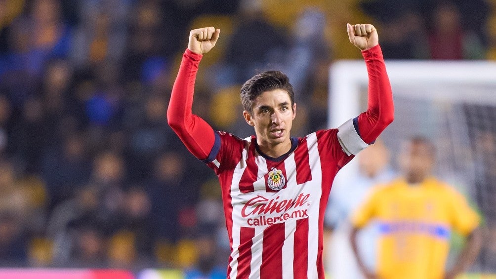 Isaac Brizuela vive sus últimos minutos en Chivas 