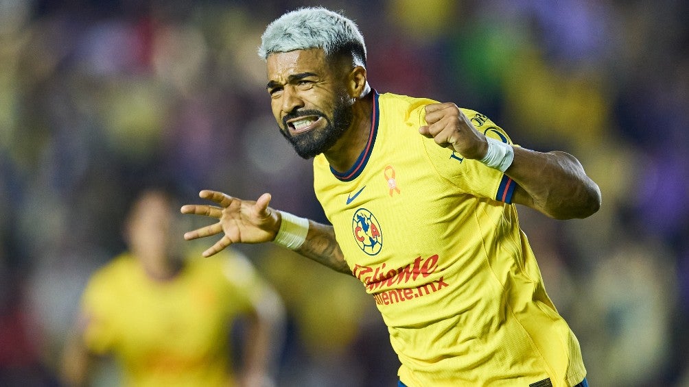 Rodrigo Aguirre celebra un gol