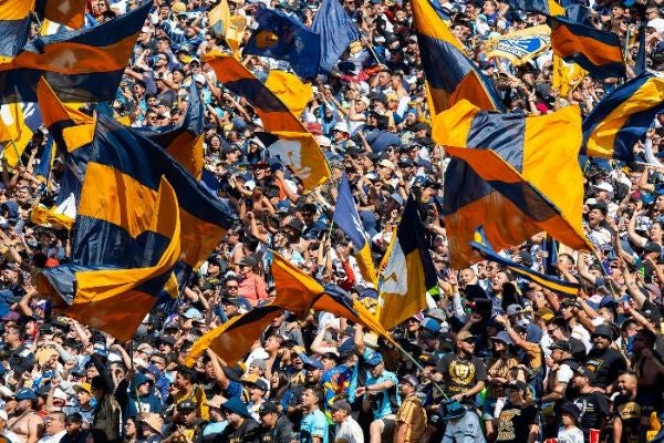 Afición de Pumas en el Estadio Olímpico Universitario