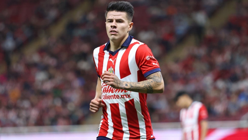 Pavel Pérez en partido con Chivas