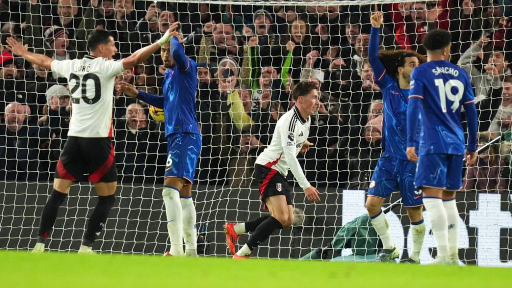 ¡Sorpresa en Boxing Day! Fulham de Raúl Jiménez remonta y vence a Chelsea en Stamford Bridge 