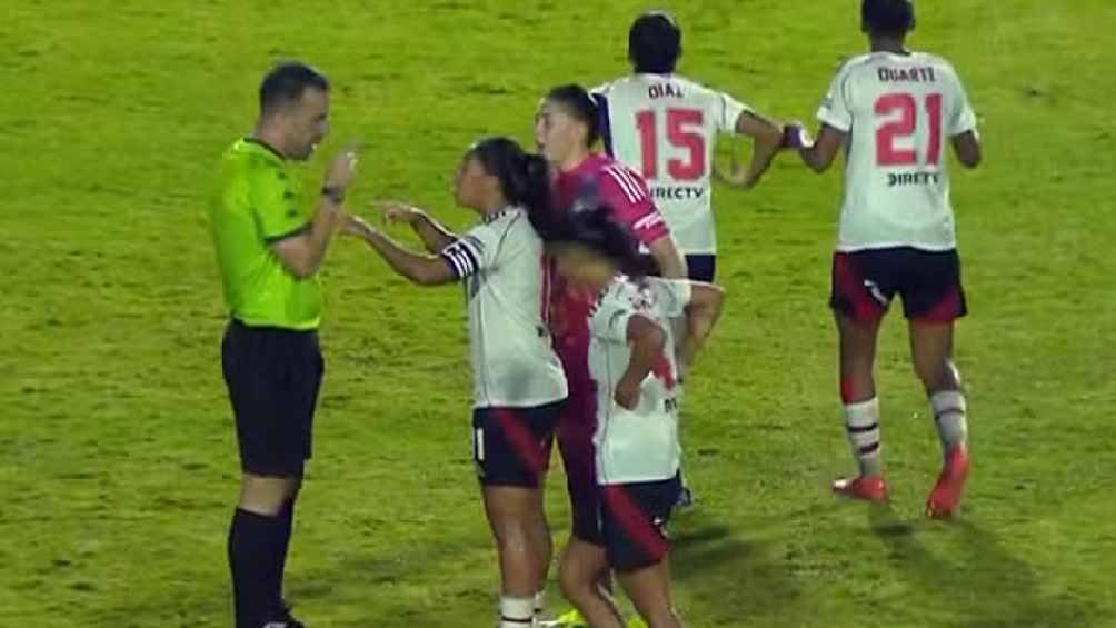 Futbolistas de River Plate son liberadas tras pasar la Navidad en la cárcel por racismo