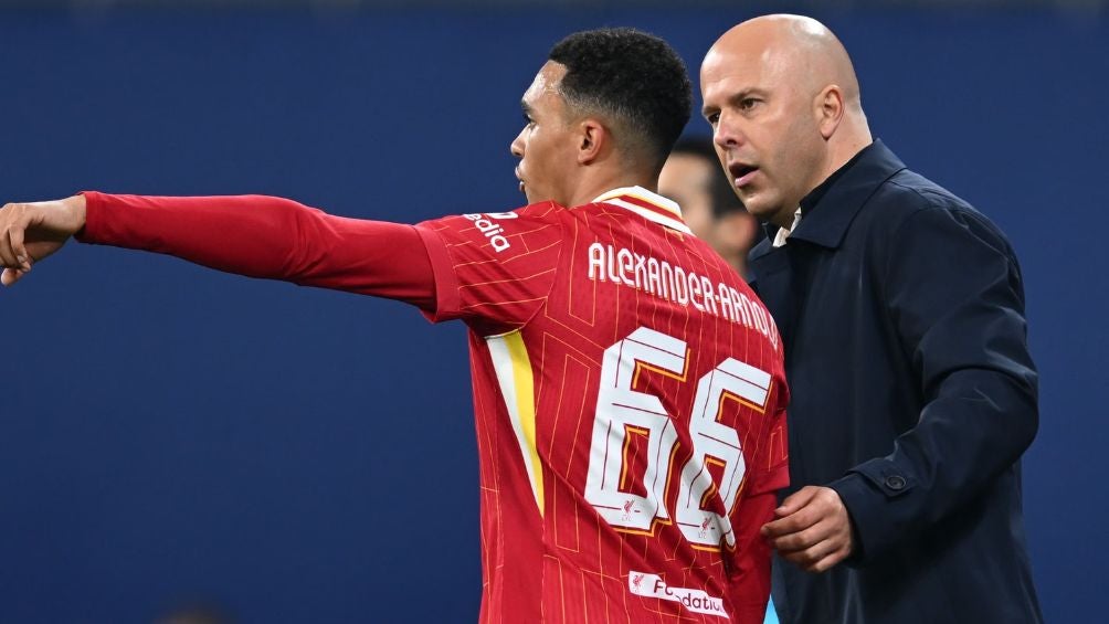 Arne Slot no sabe que le deparará el futuro a Alexander-Arnold