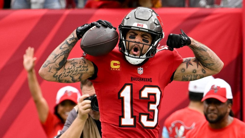 Mike Evans iguala el récord de Rice con 11 temporadas consecutivas de 1,000 yardas