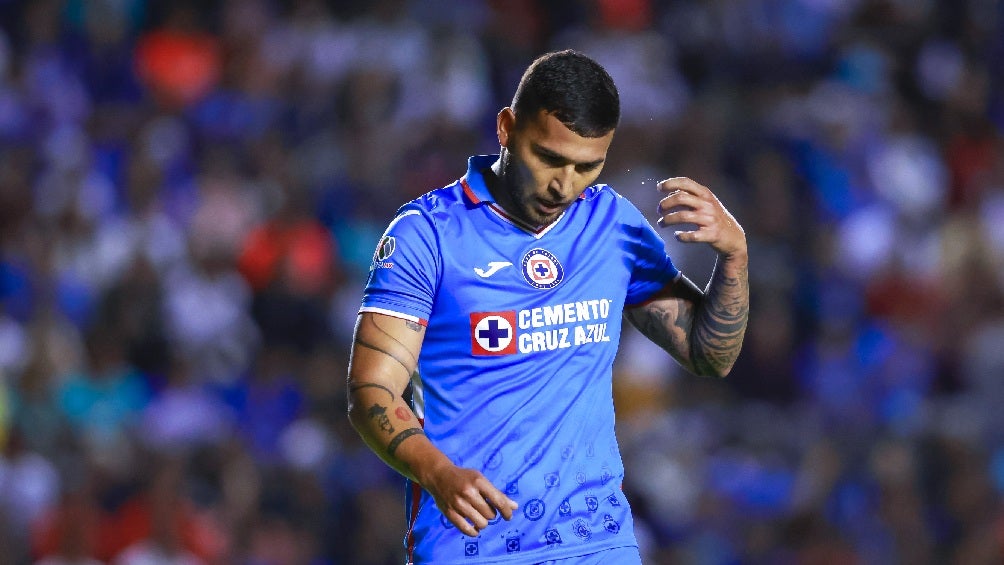 Juan Escobar rescinde contrato