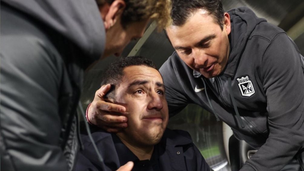 Efraín celebrando el campeonato con el Atlético Nacional