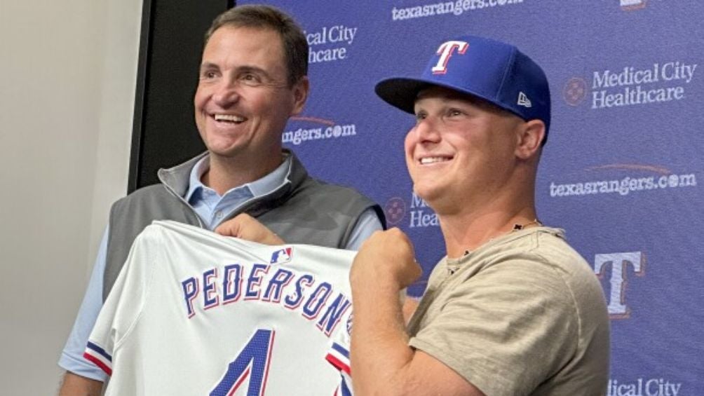 Joc Pederson se queda con los Texas Rangers