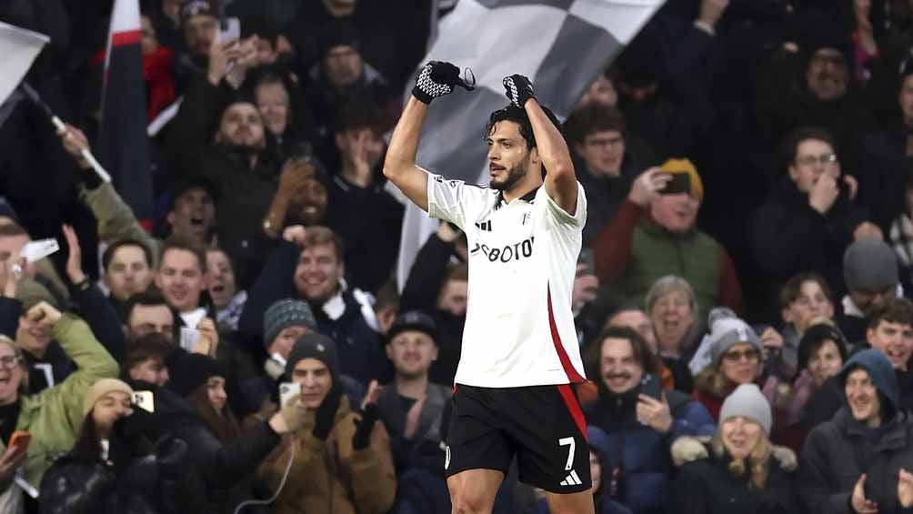 DT de Fulham destaca cambio de Raúl Jiménez: 'La confianza está dando sus frutos'