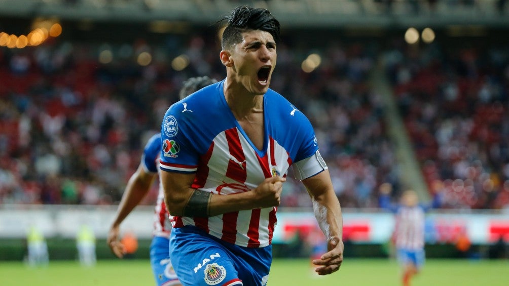 Chivas junta a sus dos últimos campeones de goleo con Alan Pulido y Chicharito 