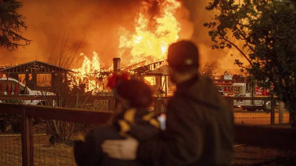 Incendios forestales en California afectan la residencia de Jorge Campos